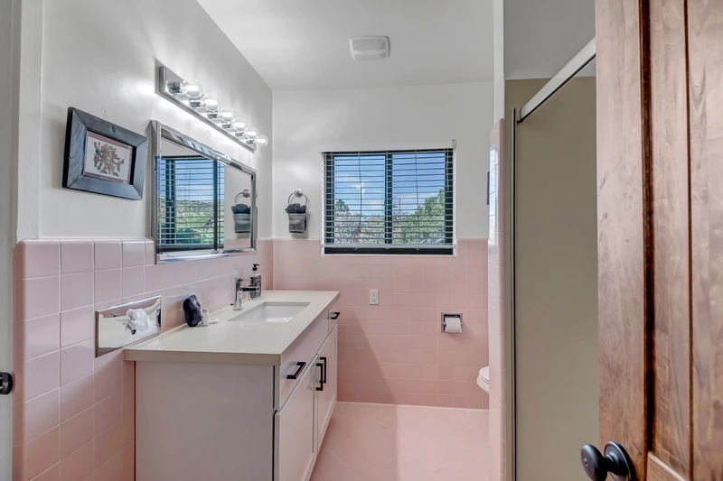 165832583