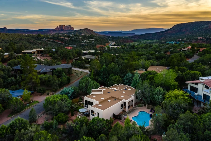 165838886