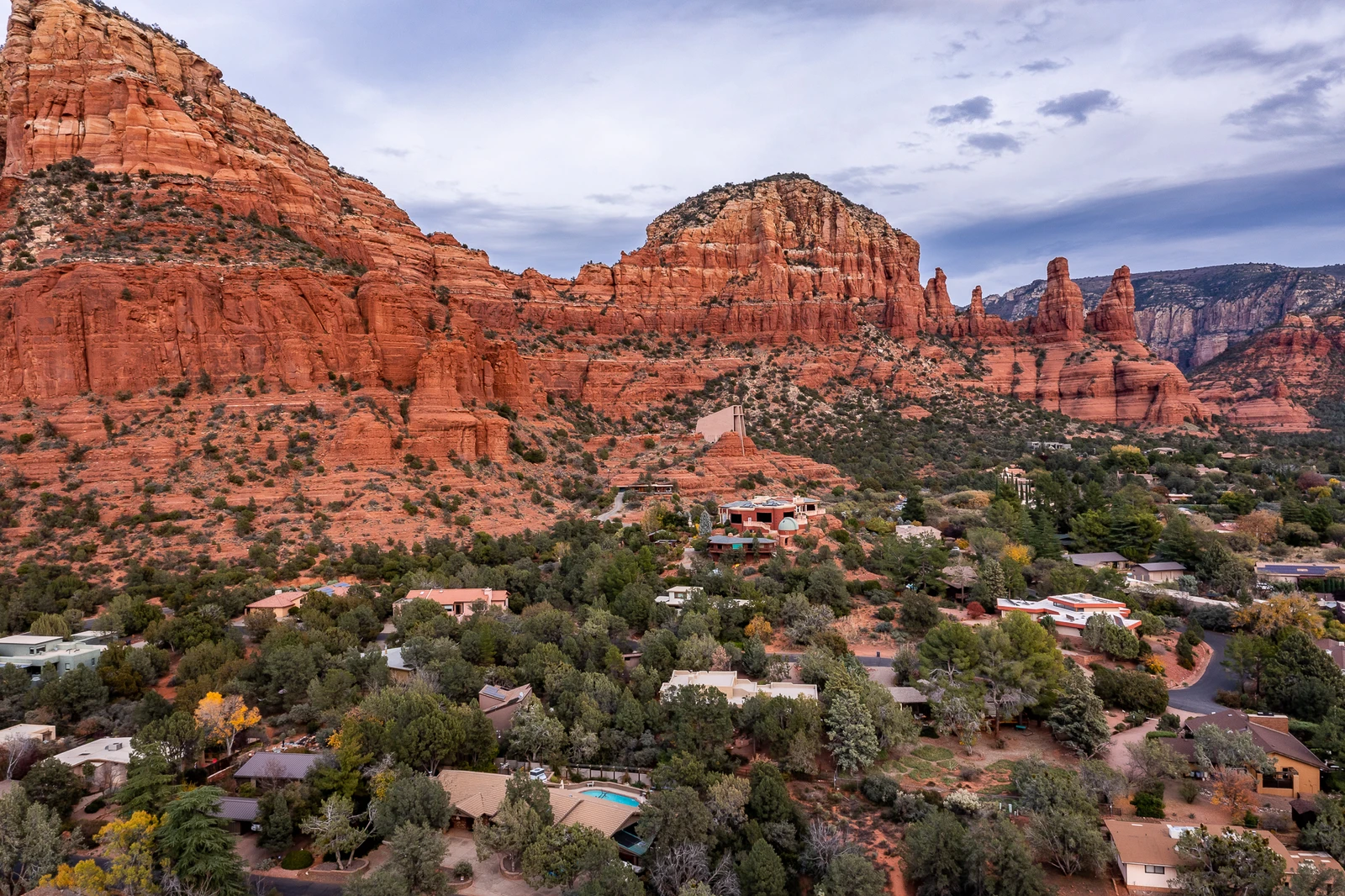 165830235